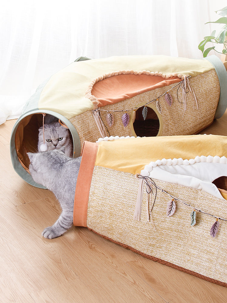 Red Litter Roll Totoro Drilling Hole Interactive Pet Toy
